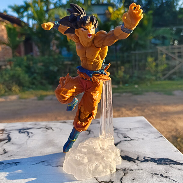 Goku Dynamic Flying Action Figure 22CM